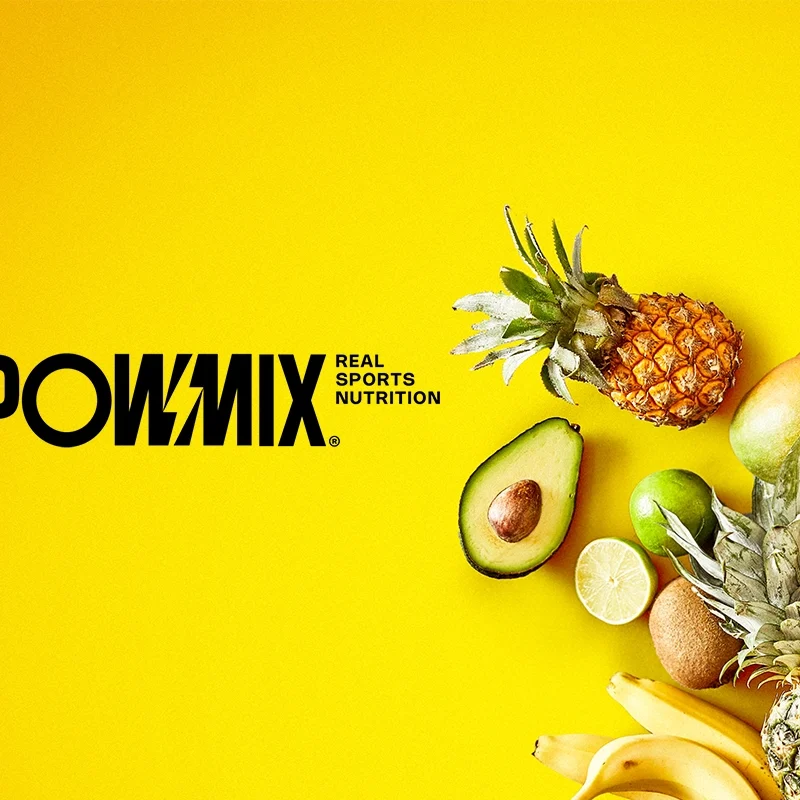 Geles energéticos naturales POWMIX elaborados con alimentos reales como banana, mango y piña para una nutrición deportiva de alto rendimiento.